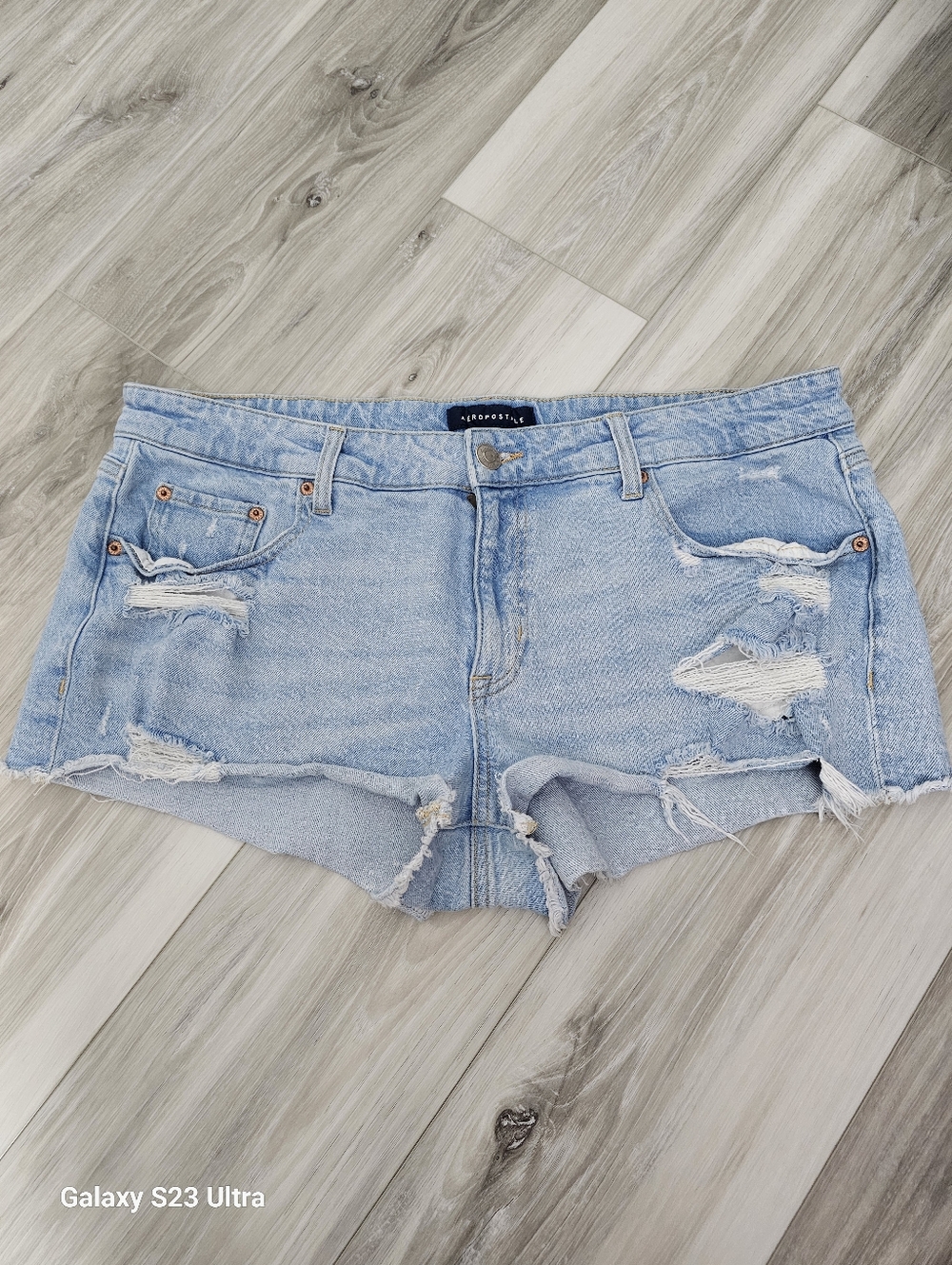 Aeropostale Light Wash Ripped Denim Cutoff Shorts Sz 16